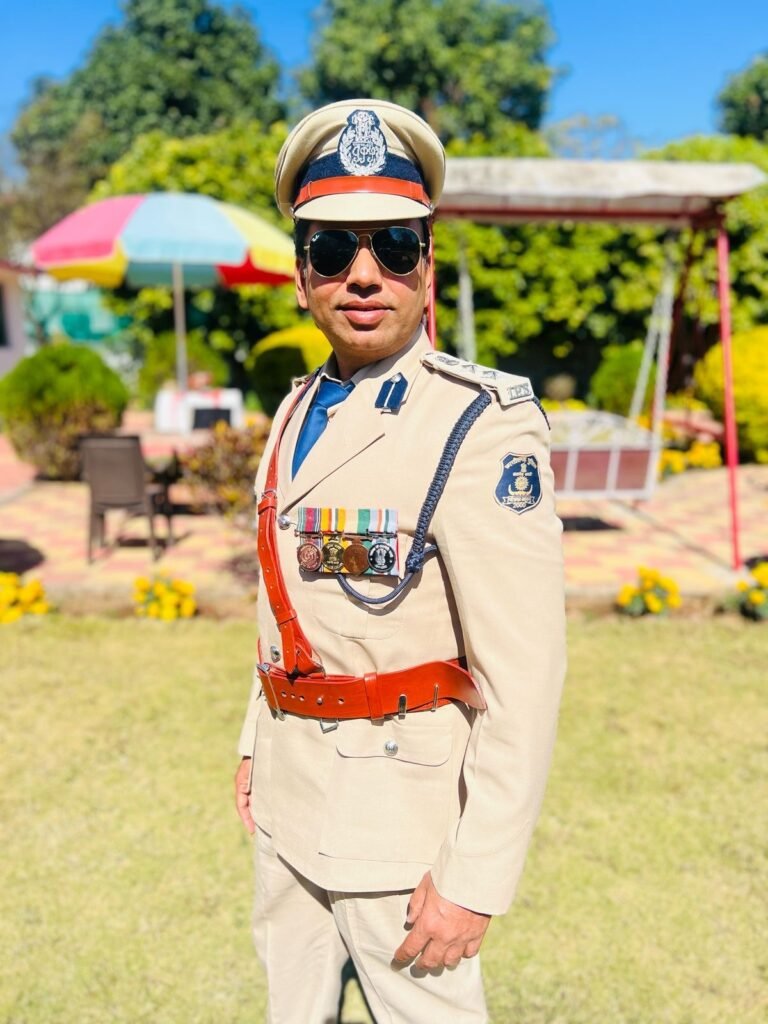 अफ़सर का सफ़र,Nyaydhani की नज़र, कलम की ताक़त,कुर्सी की डगर…इस बार पढ़िए IPS Shashimohan Singh की सफ़र