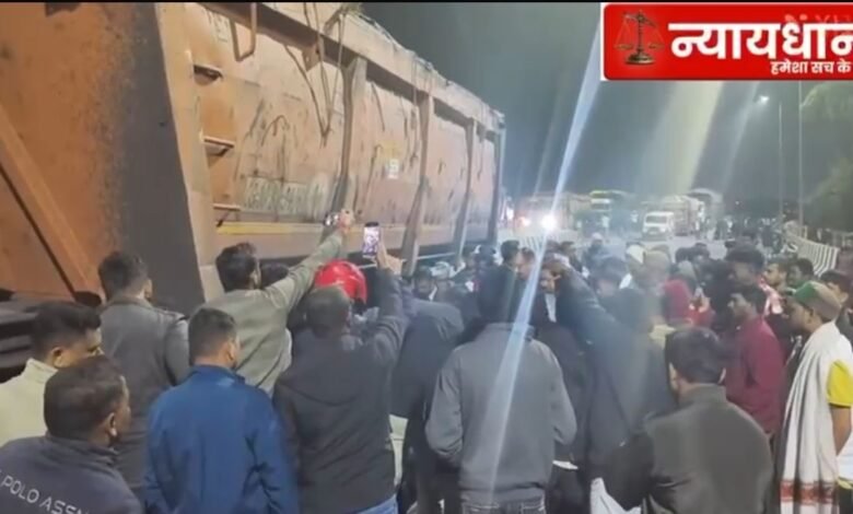 CG Road Accident News:–तेज रफ्तार ट्रेलर, एक लाश और 6 किलोमीटर का जाम… बिलासपुर–कोरबा नेशनल हाईवे पर मौत के बाद बवाल