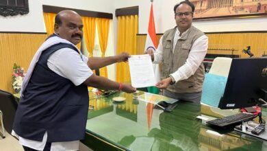 Janjgir-Champa नैला नहरिया बाबा मंदिर के पास फुट ओवर ब्रिज की मांग, विधायक ब्यास कश्यप ने डीआरएम को सौंपा ज्ञापन