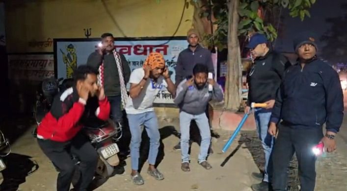 Bilaspur Crime News: सार्वजनिक जगहों पर हंगामा, शराब पीने वालों को थाने लाकर लगवाई उठक-बैठक