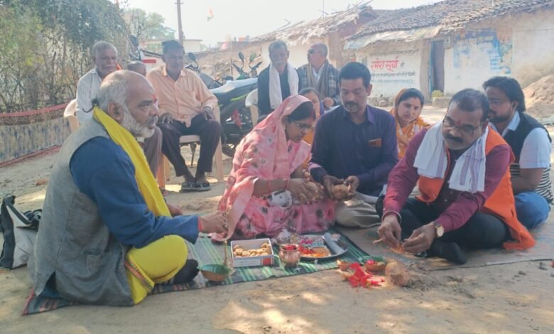 पालिकाध्यक्ष के हाथों सीसी रोड का हुआ भूमिपूजन,दस लाख रू की लागत से बनेगा दो जगहों पर  सी सी रोड