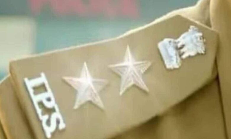 पुलिस कमिश्नरेट से पहले बड़ा प्रशासनिक मंथन, कई जिलों के SSP– पुलिस कप्तान बदलने के संकेत… पुलिस कमिश्नरेट से पहले बड़ा प्रशासनिक मंथन, कई जिलों के SSP– पुलिस कप्तान बदलने के संकेत…