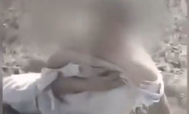 CG NEWS:– महिला कांस्टेबल पर भीड़ का कहर, लात-घूंसों और डंडों से पिटाई, कपड़े फाड़े गए, वीडियो वायरल