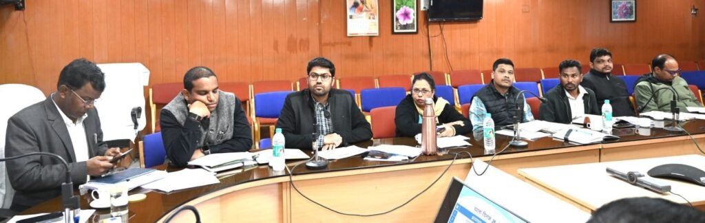CG News:– अवैध खनन पर प्रशासन सख्त, कलेक्टर–एसपी ने ली जिला स्तरीय टास्क फोर्स समिति की बैठक
