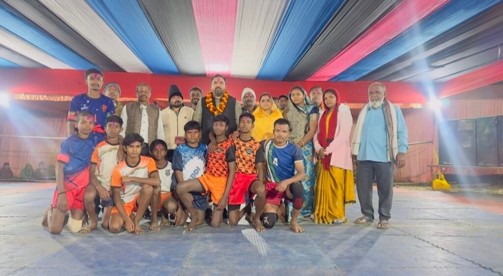 राज्य स्तरीय कबड्डी प्रतियोगिता का शुभारंभ ढोल-ताशों के साथ हुआ मुख्य अतिथि पूर्व मंडी अध्यक्ष शुक्ला का स्वागत